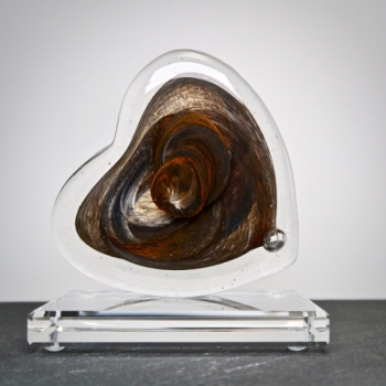 Glasherz "Limited" auf Sockel