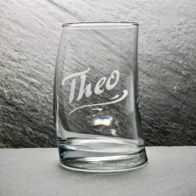 Trinkglas Penguen mit Namen graviert